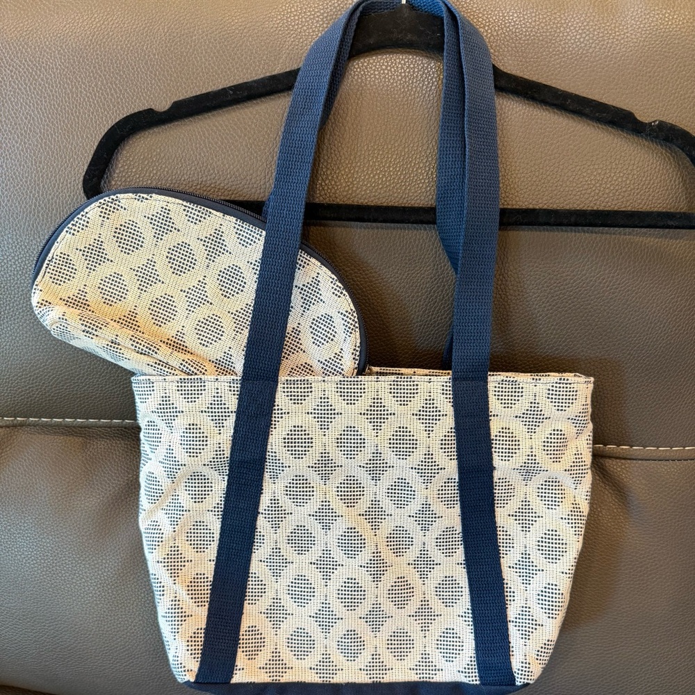 Thirty-One Navy and Cream Tote with Pouch